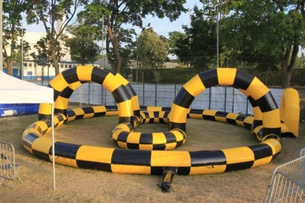 circuit kart structure gonflable