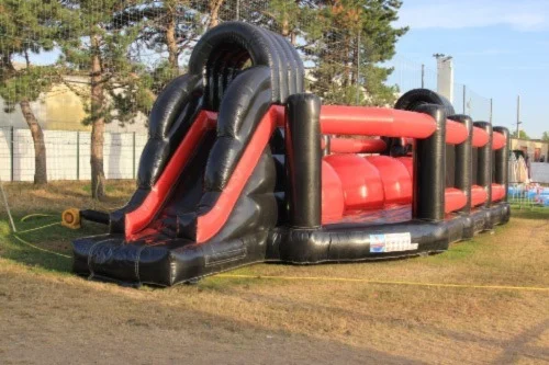 total wipeout structure gonflable